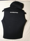 ScubaPro Hooded Vest 3_5mil L 2.jpg