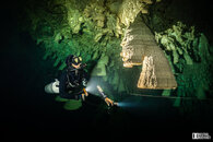 OrcaTorch D910V for cave diving.jpg