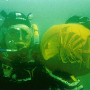 Underwater Pumkin craving contest