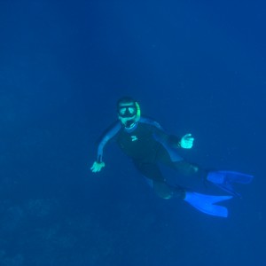 Bill (enzeddiver) at 15 foot free dive