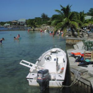 Salt & Pepper Lost Paradise on Roatan, Snorkel Boat
