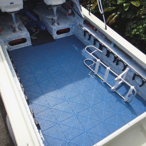 Large open deck area, roll-control tank rack system