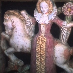statue_of_unicorn_lady