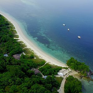 Alor Divers resort, beach and housereef