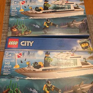 Lego scuba boat