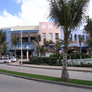Punta Langosta Mall near the cruise ship dock