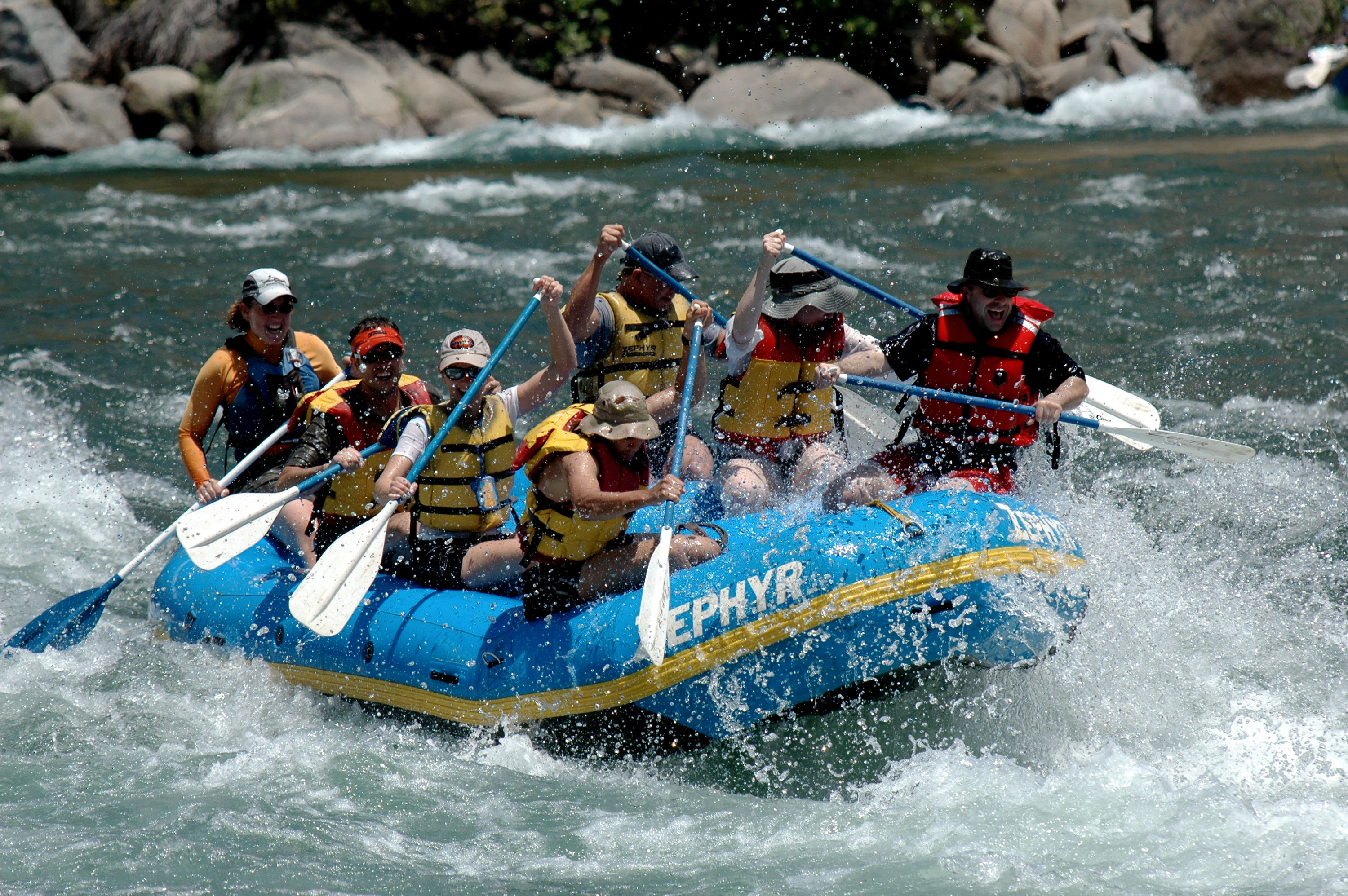 Hollywoodivers White water rafting