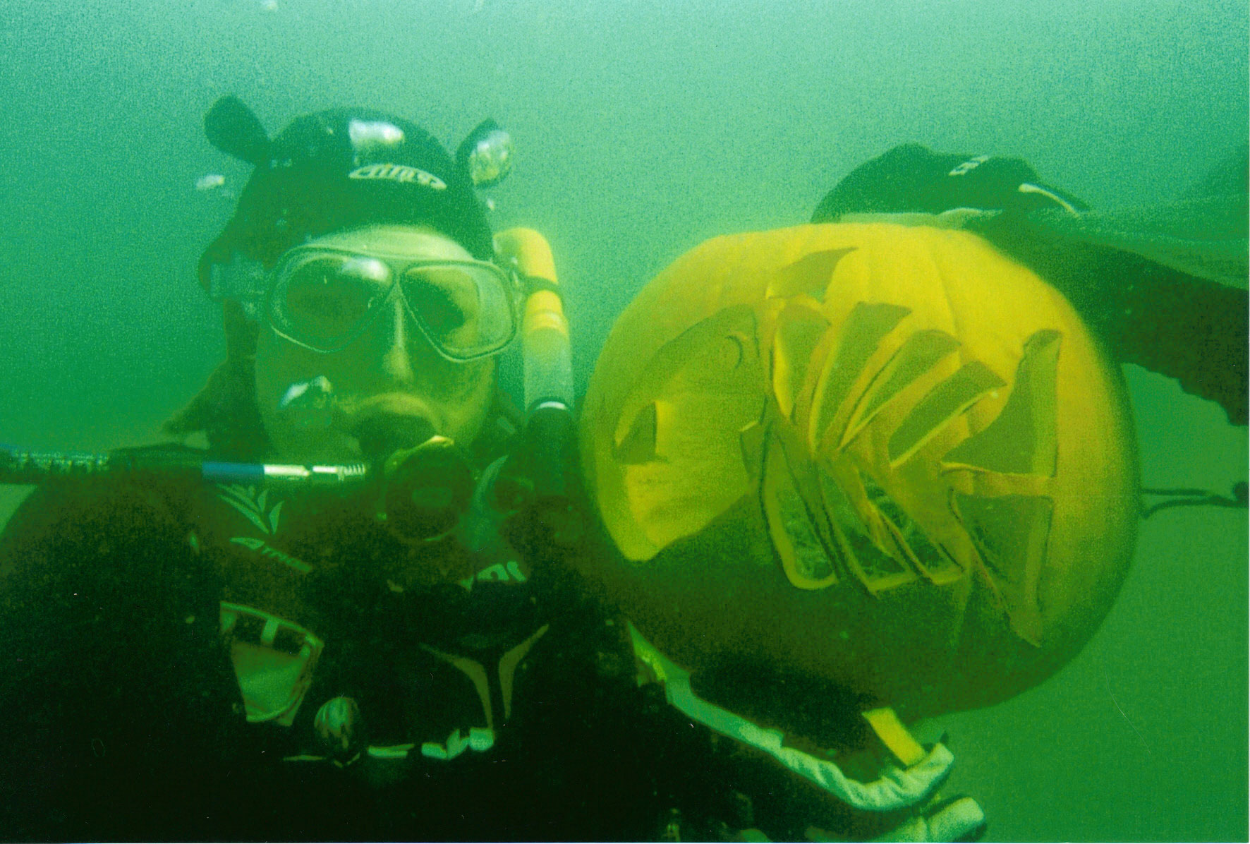 Underwater Pumkin craving contest
