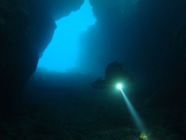 Xlendi Bay Tunnel - Gozo Cave Diving